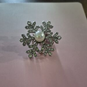 Elegant Silver Snowflake Pearl Brooch